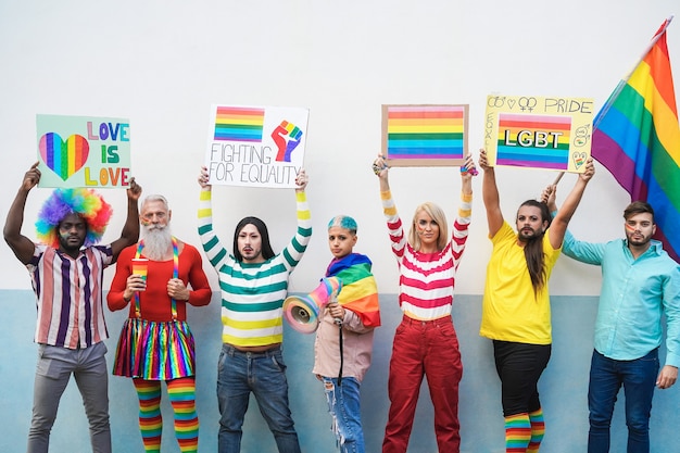 Persone gay multirazziali all'orgoglio LBGT - Focus sui volti