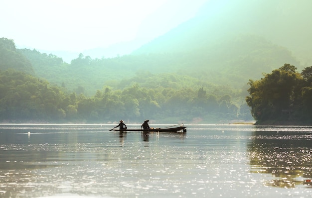 Persone in Laos