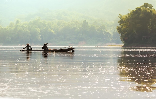 Persone in Laos