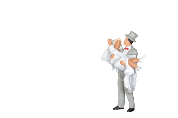 Persone in miniatura: Wedding sposi isolato su bianco
