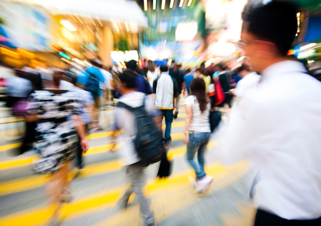 persone in movimento I commuters a Hong Kong, in Cina