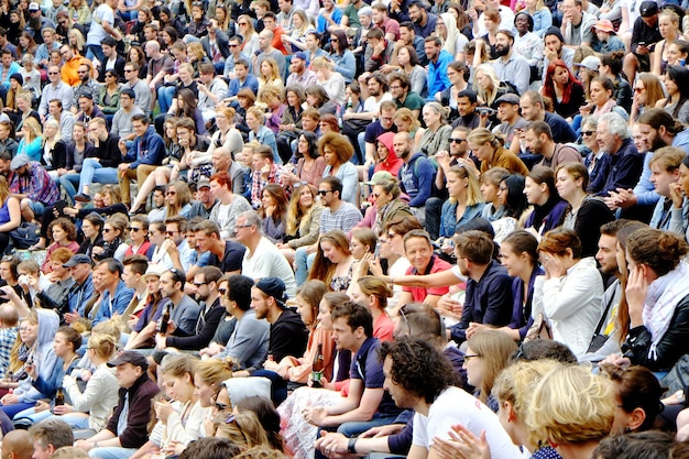 Persone nel centro commerciale