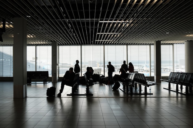 Persone nel corridoio dell'aeroporto