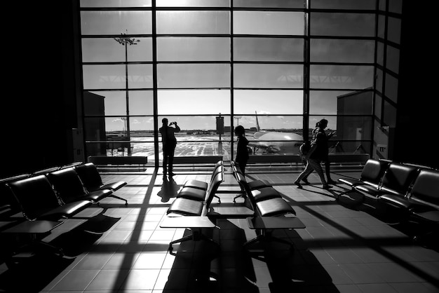 Persone nel terminal dell'aeroporto