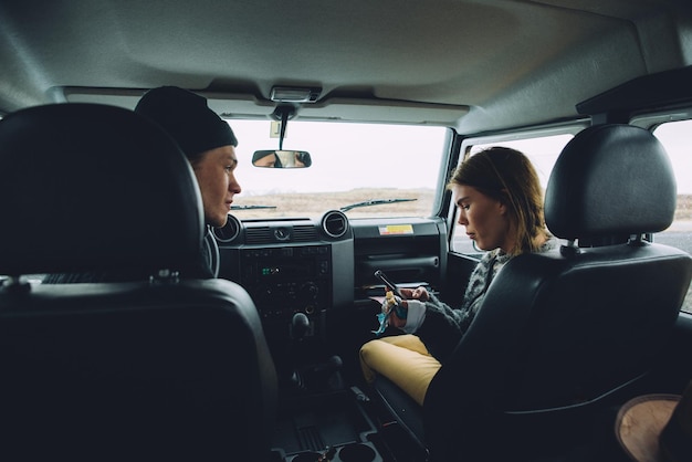 Persone sedute nell'autobus