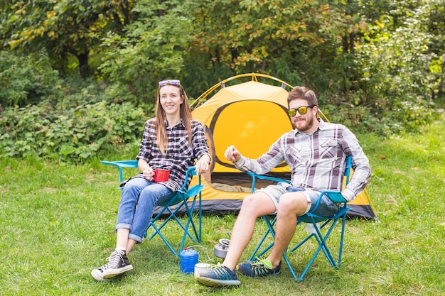 Persone turismo estivo e concetto di natura