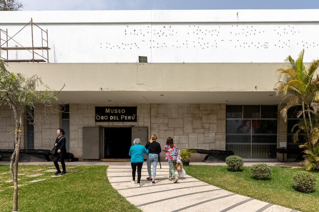 Perù Lima 10032023 La gente va al museo dell'oro di Lima Perù Museo Oro del Perù