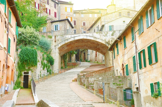 Perugia bella vecchia strada con gradini, Umbria, Italia