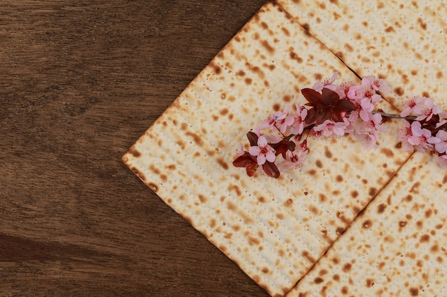 Pesach Natura morta con pane pasquale ebraico di vino e pane azzimo