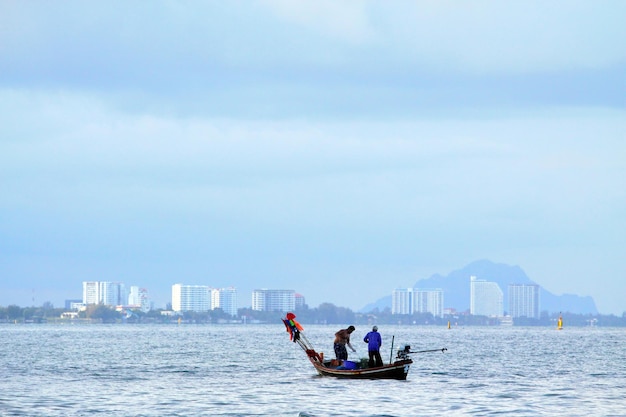 Pesca al largo della Thailandia