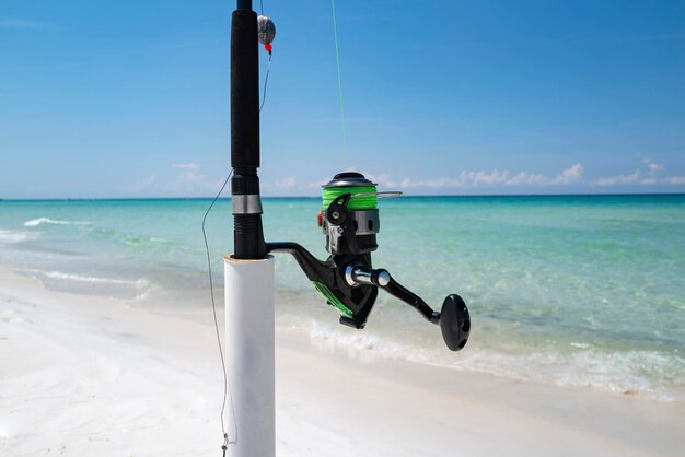 Pesca in mare e vacanze estive canna da pesca spinner canna da pesca rilassante paesaggio marino