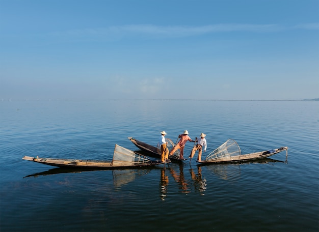 Pescatore birmano nel lago Inle, Myanmar