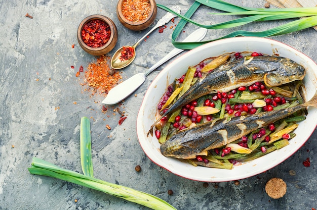 Pesce al forno con melograno