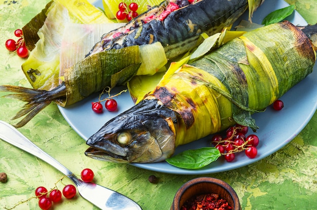 Pesce al forno in porro