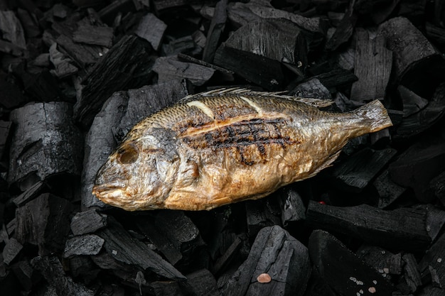 Pesce alla brace di orata alla brace