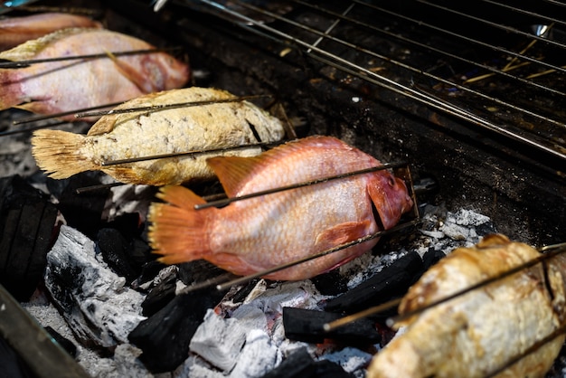 pesce alla griglia alla griglia