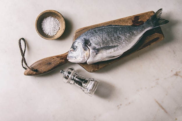 Pesce crudo di orata