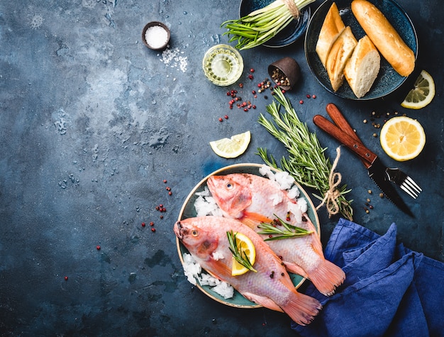 Pesce crudo e ingredienti