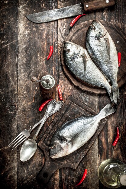 Pesce Dorado crudo con peperoncino piccante.