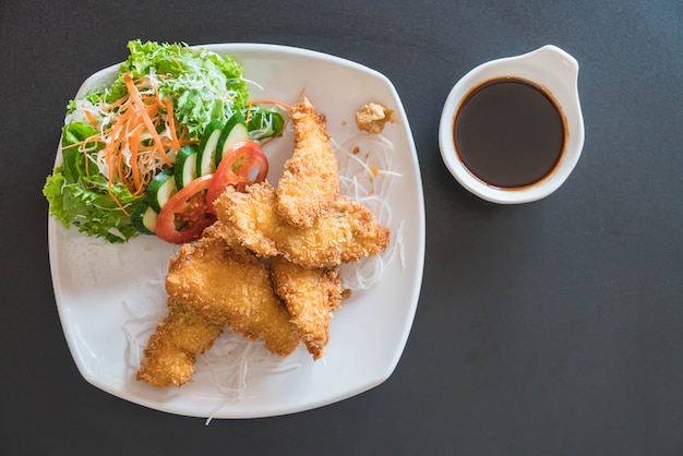 pesce fritto con salsa tonkatsu