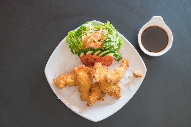 pesce fritto con salsa tonkatsu