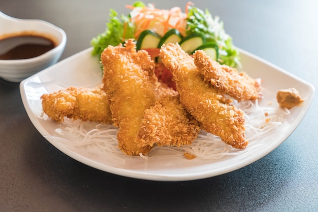 pesce fritto con salsa tonkatsu