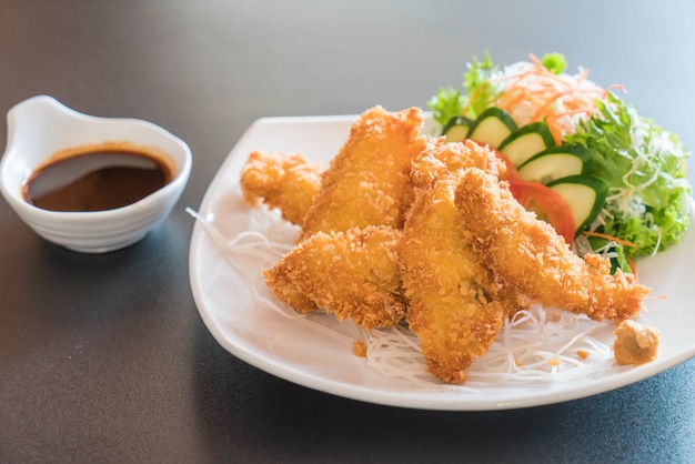 pesce fritto con salsa tonkatsu