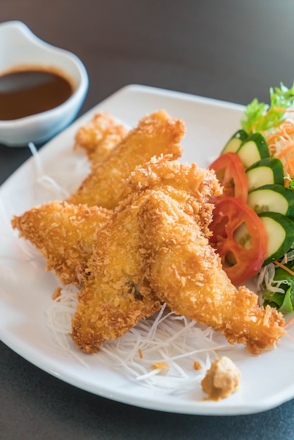 pesce fritto con salsa tonkatsu