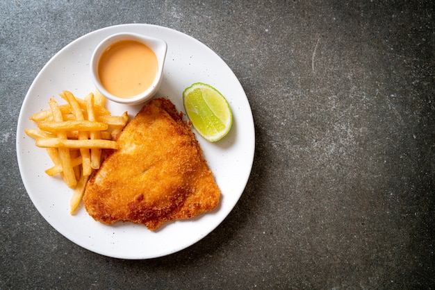 pesce fritto e patatine fritte