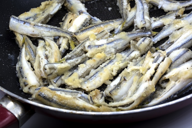 Pesce fritto in padella