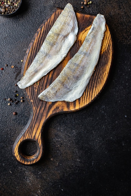 Pesce luccio persico crudo di pesce fresco prodotto biologico pasto di nasello snack spazio copia sfondo alimentare