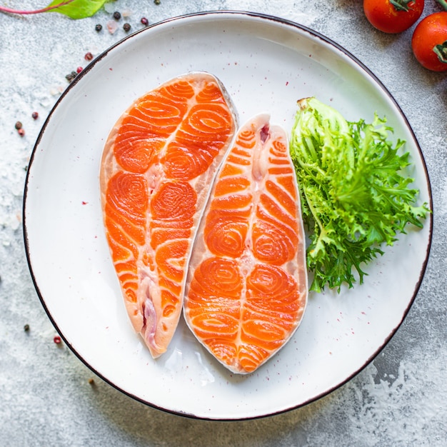 pesce salmone crudo bistecca rossa filetto di pesce