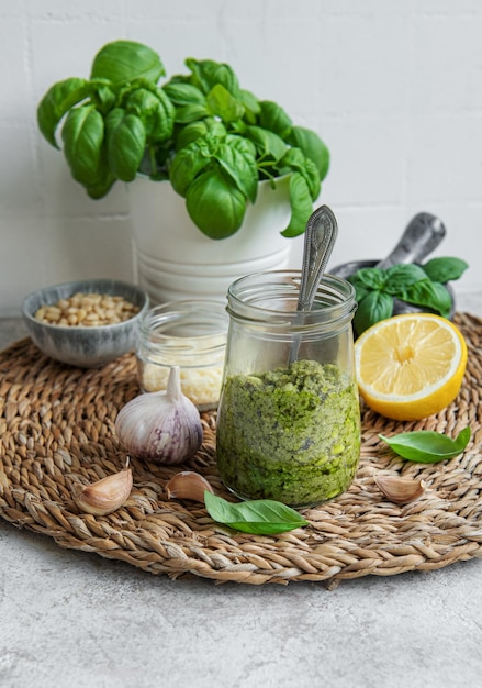 Pesto di basilico verde