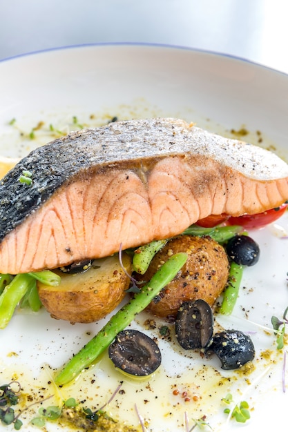 Pesto di bistecca di salmone alla griglia