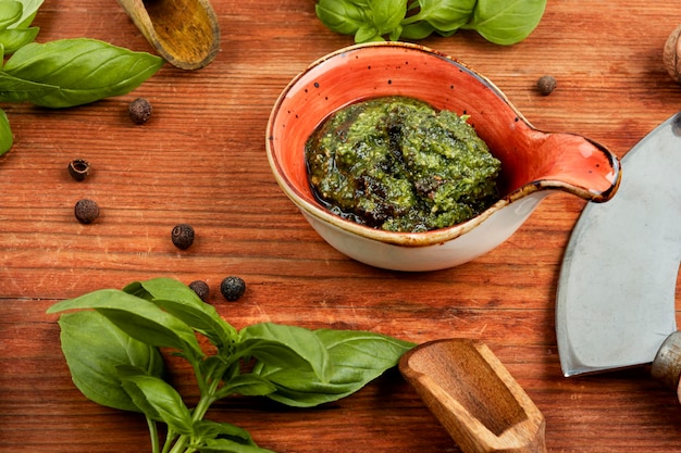 Pesto fatto in casa e ingredienti