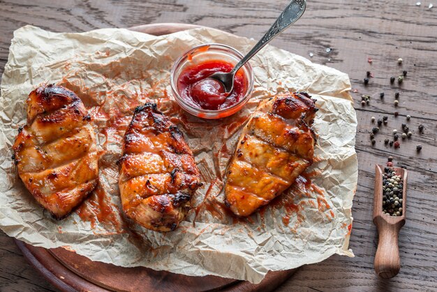 Petti di pollo alla griglia in salsa di mango piccante