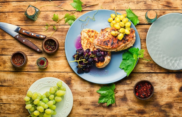 Petto di pollo alla griglia marinato in salsa d'uva