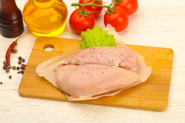 Petto di pollo crudo