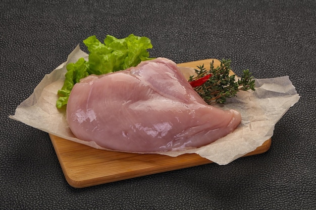 Petto di pollo crudo