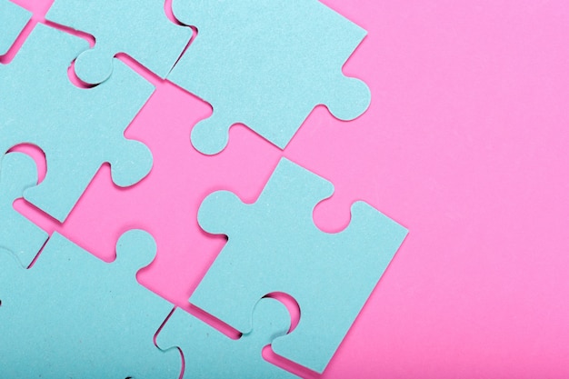 Pezzi del puzzle con spazio vuoto per il testo