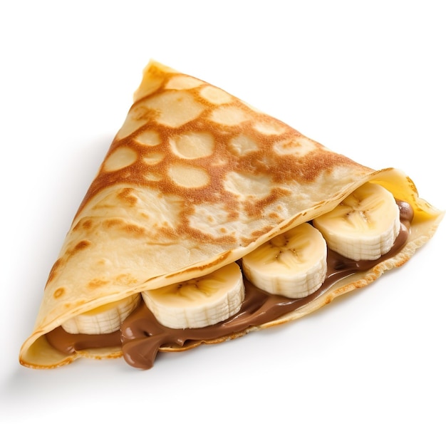 Pezzi di banana e crema di Nutella appaiono in primo piano sui lati della crepe su una superficie bianca