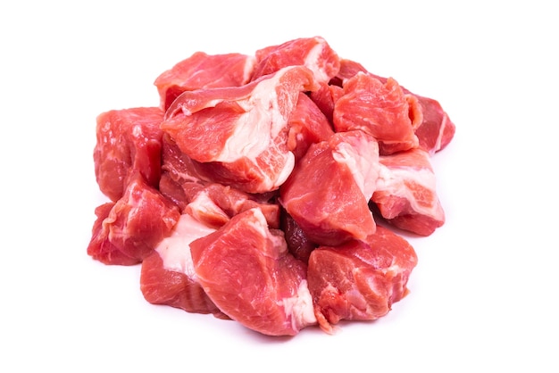 Pezzi di carne di maiale crudi freschi isolati.