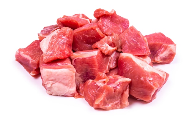 Pezzi di carne di maiale crudi freschi isolati.