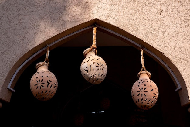 Pezzi di ceramica nel mercato di Nizwa in Oman