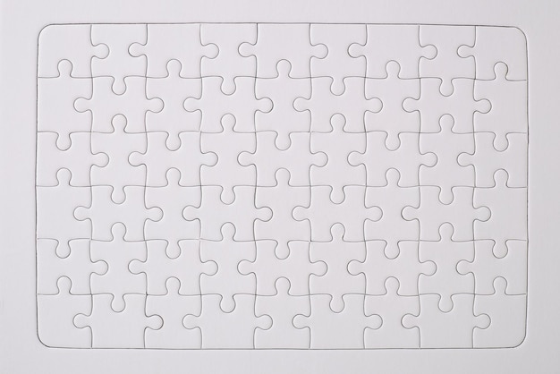 Pezzi di puzzle in bianco