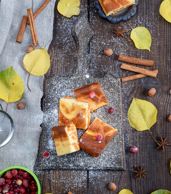 Pezzi quadrati di zucca cheesecake