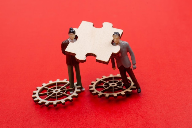 Pezzo del puzzle come partnership di cooperazione per soluzioni aziendali e concetto di strategia