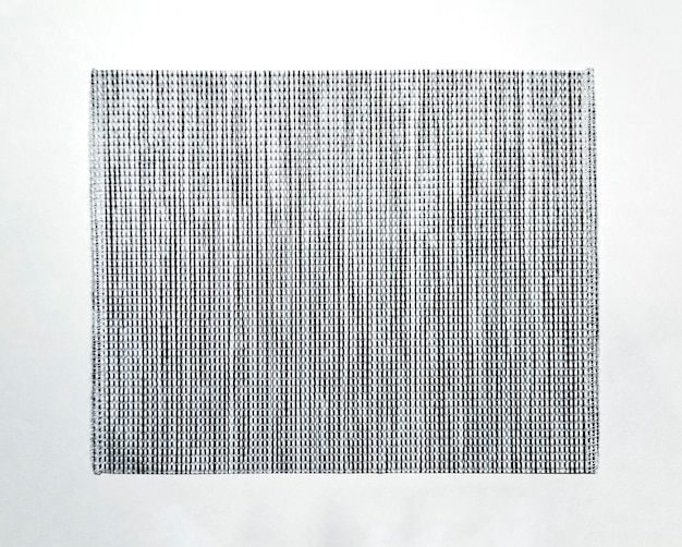 Pezzo di campione di campione di tessuto grigio isolato su sfondo bianco
