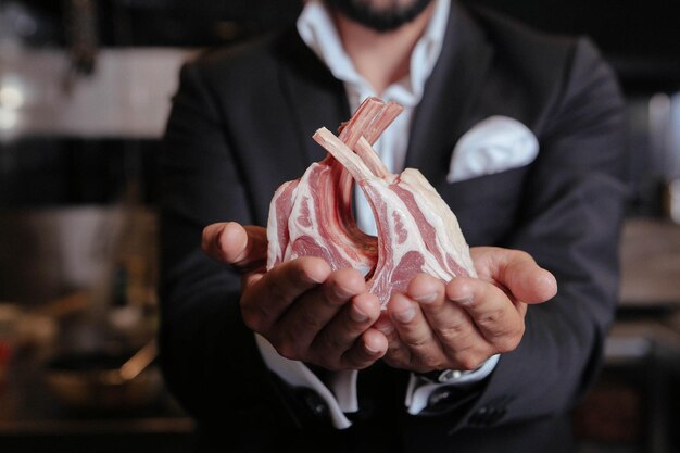 pezzo di carne cruda di maiale grande pronto per la cottura