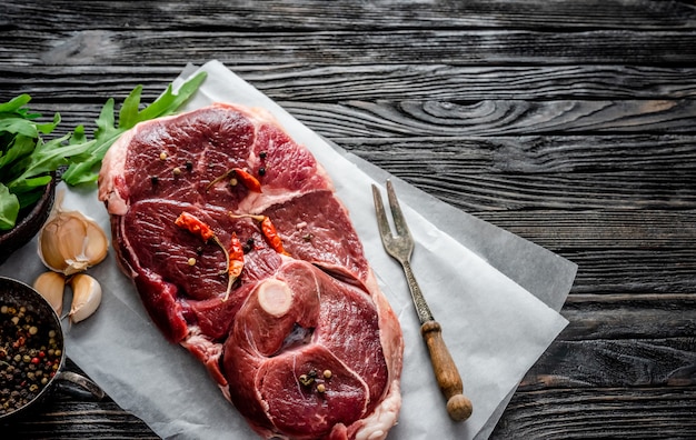 Pezzo di carne di agnello crudo